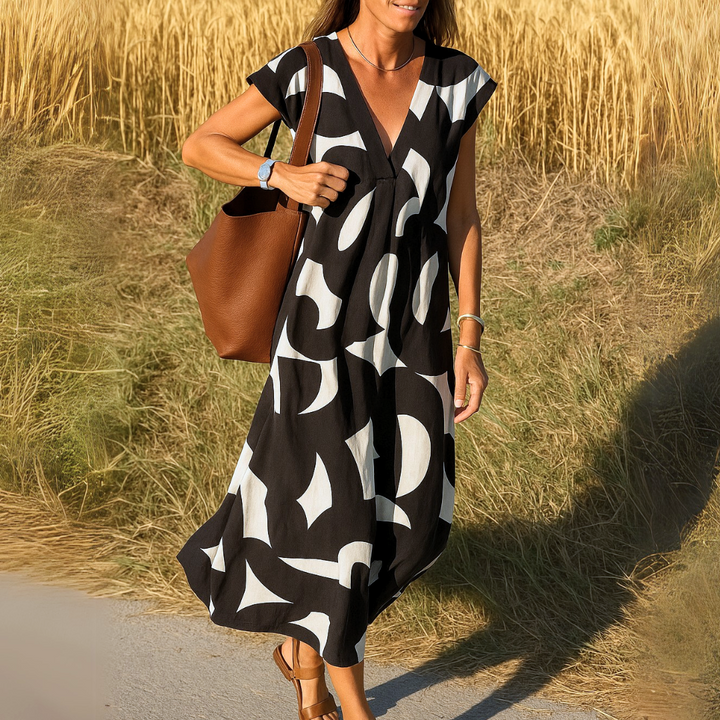 Kelly | Lightweight Floral V-Neck Dress with Flattering Fit